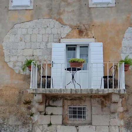 Castel Nonna Franka * Sutivan