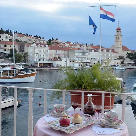 Castel Nonna Franka Apartment Sutivan