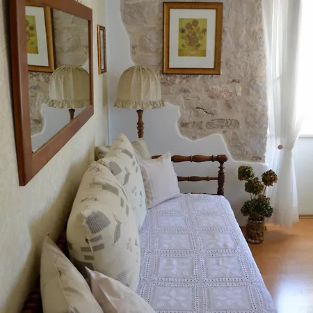 Castel Nonna Franka * Sutivan