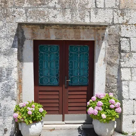 Castel Nonna Franka * Sutivan
