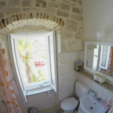 Castel Nonna Franka Sutivan