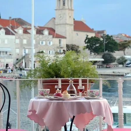 Castel Nonna Franka Lägenhet Sutivan