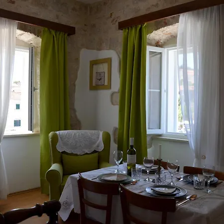 Lägenhet Castel Nonna Franka Sutivan
